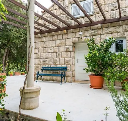Zaton Holiday House